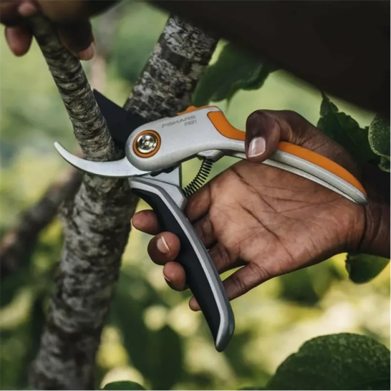Fiskars 1057168 Plus Metal Gartenschere Bypass (1057168)