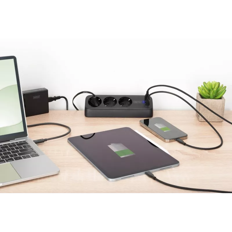 Mehrfachsteckdose DIGITUS 3-fach mit 2×USB-A & 1×USB-C, 3 AC-Steckdosen Typ E/F, 1,5 m Kabel, schwarz