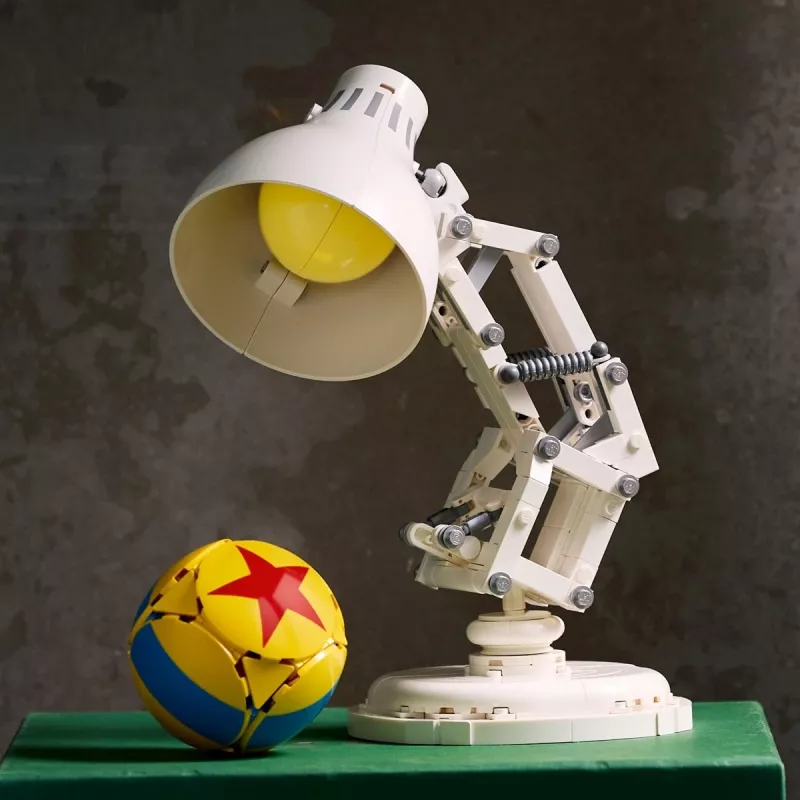 Konstruktionsspielzeug LEGO Ideas Modell 21357 — Luxo Jr., 613 Teile, 290×140×110 mm