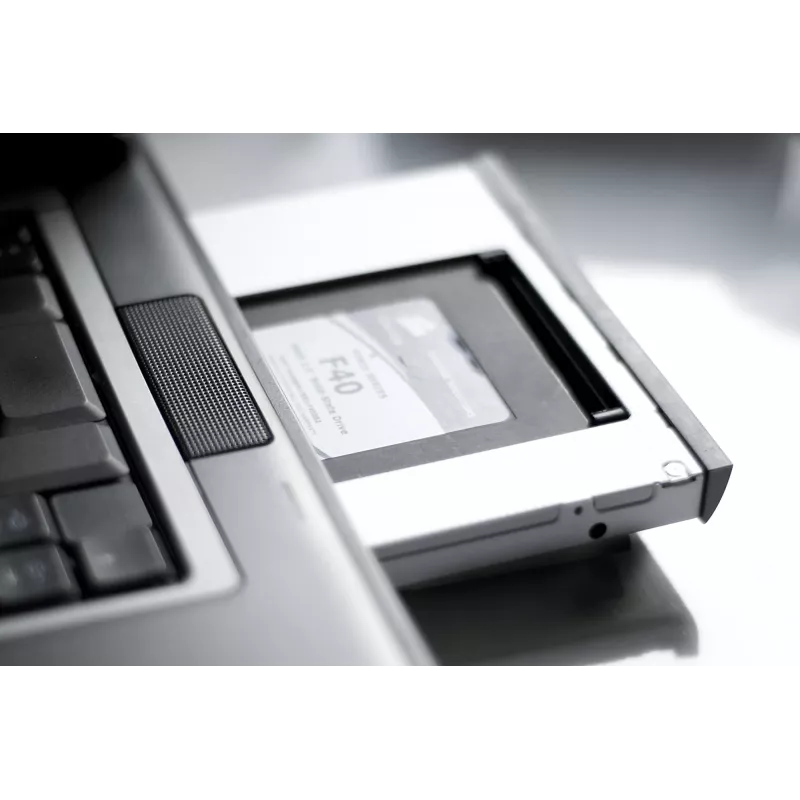 Einbaurahmen SSD / HDD CD / DVD / Blu-ray SATA auf SATA III 12,7 mm