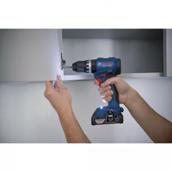 Akkubohrschrauber Bosch GSB 18 V — 18 V, 4 Ah Li‑Ion, 45 N·m, 500/1900 U/min, 35 mm Holz, 10 mm Stahl, 2 Batterien, Ladegerät, Koffer