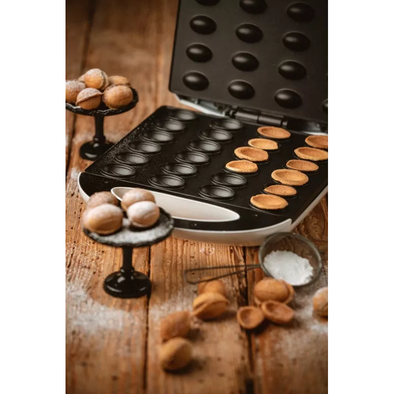 Waffeleisen Adler AD 3039 — 24 Waffeln, 1600 W, weiß, antihaftbeschichtet, kühlbleibende Griffe