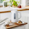 Elektrischer Wasserkocher Adler AD 1379w — 1,7 L, bis zu 2200 W, weiß, 360°-Sockel, Polypropylen