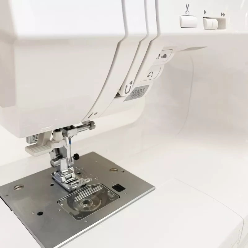 Nähmaschine SINGER Quantum Stylist 9960 — 600 Stichmuster, 13 automatische Knopflochprogramme, Freiarmsystem