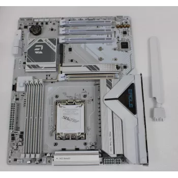 Motherboard GIGABYTE B850 EAGLE WF7 ICESO — generalüberholt, I/O-Blende und Antenne enthalten