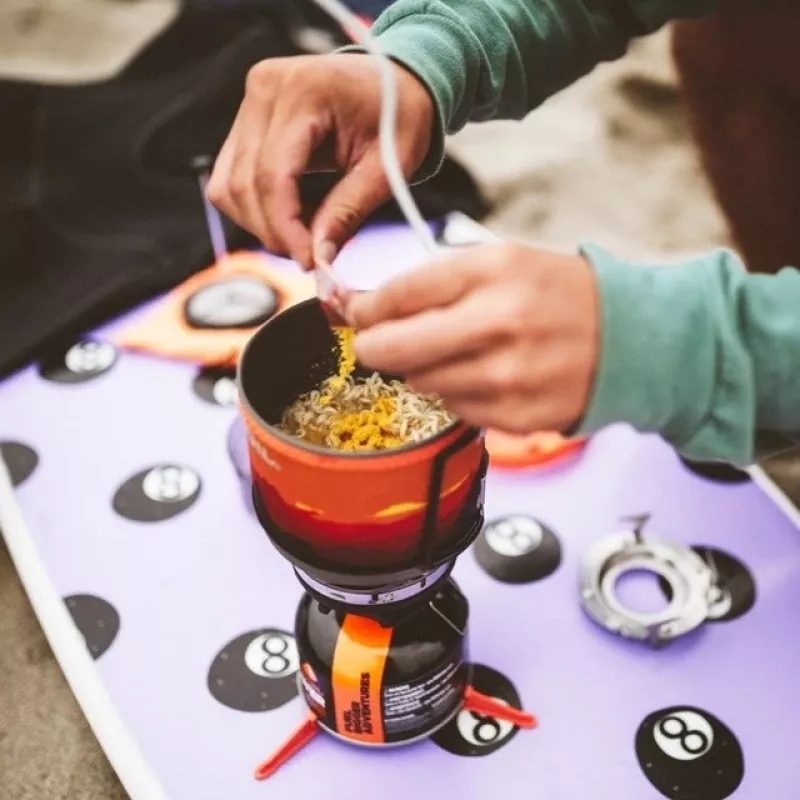 Tragbarer Grillkocher Jetboil MiniMo – kompakter leichter Campingkocher mit integriertem Fluxring-Brenner und Simmer-Steuerung