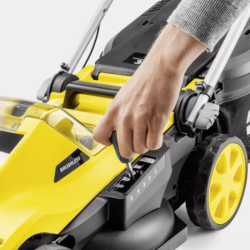 Handgeführter Rasenmäher Karcher LMO 3-18, Akku 18 V, Schnittbreite 340 mm, für bis zu 350 m², 25–60 mm Höhe
