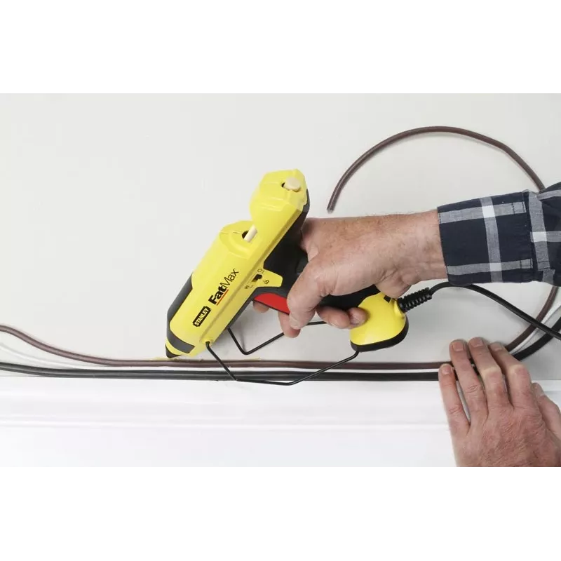 Heißklebepistole STANLEY FatMax GR 100 R 200 W, 18,83 g/min Ausstoß, AC-betrieben, 1 min Aufwärmzeit, schwarz/gelb