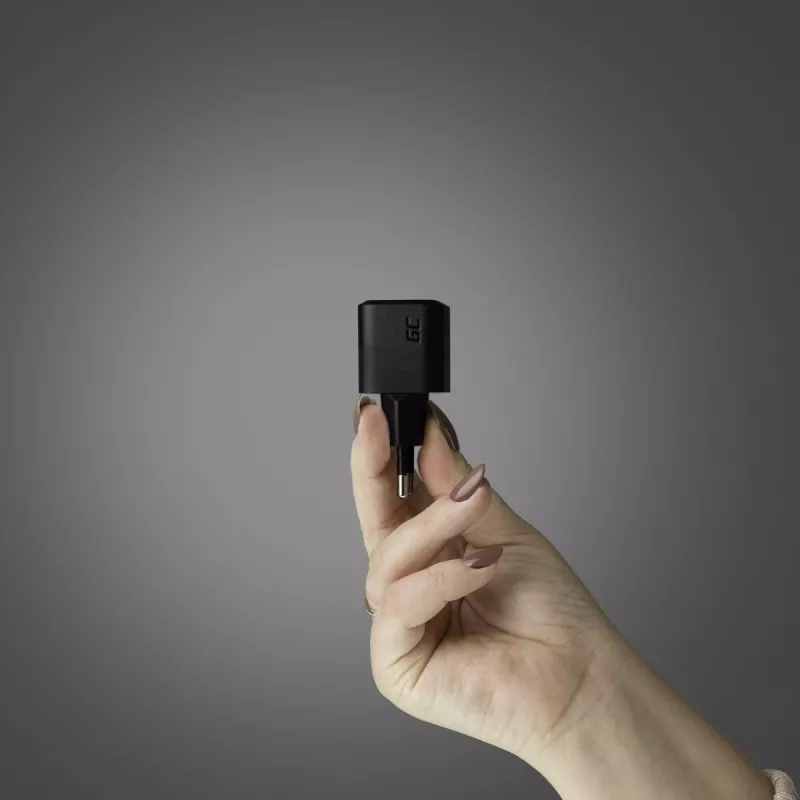 Ladegerät für Mobilgeräte Grün Cell CHARGC06, USB-C 33W, Quick Charge 3.0, AC-Eingang 100–240V, schwarz