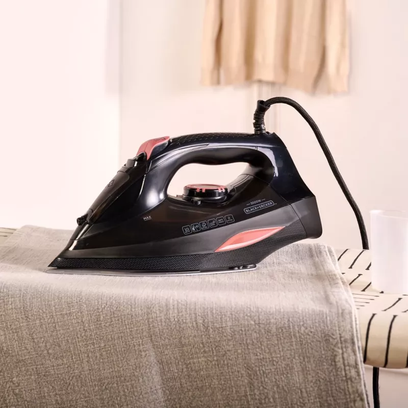 Dampfbügeleisen Schwarz+Decker BXIR3000E (3000W; schwarz)