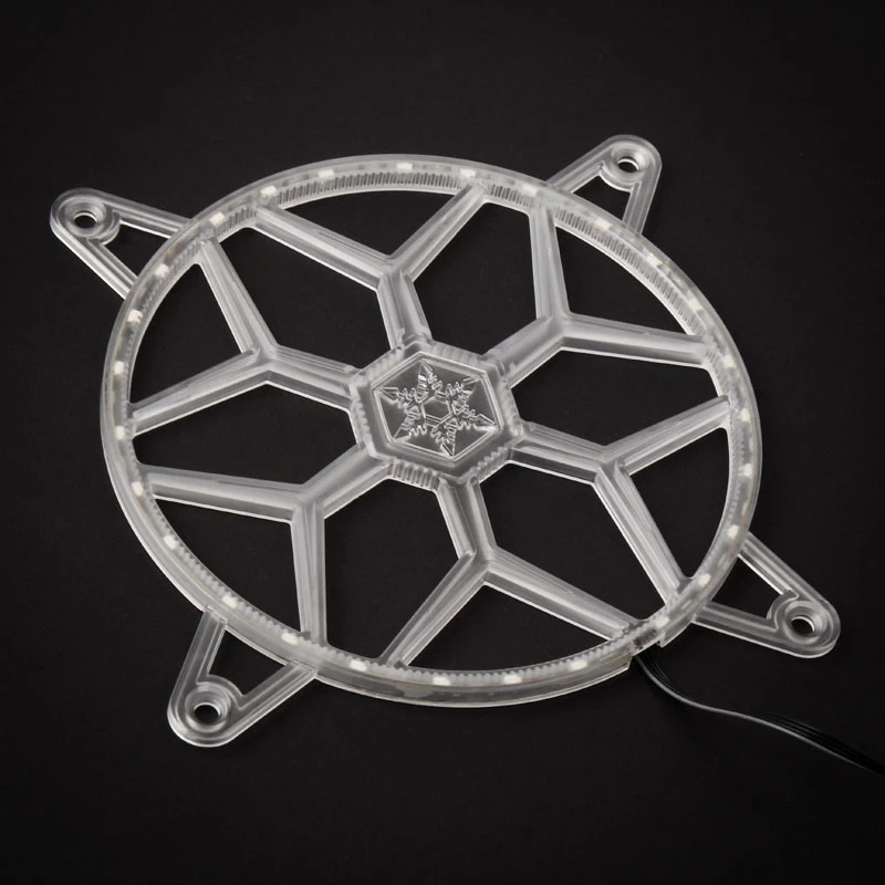 LED-Streifen SILVERSTONE FG141 – universell 140 × 6 × 140 mm