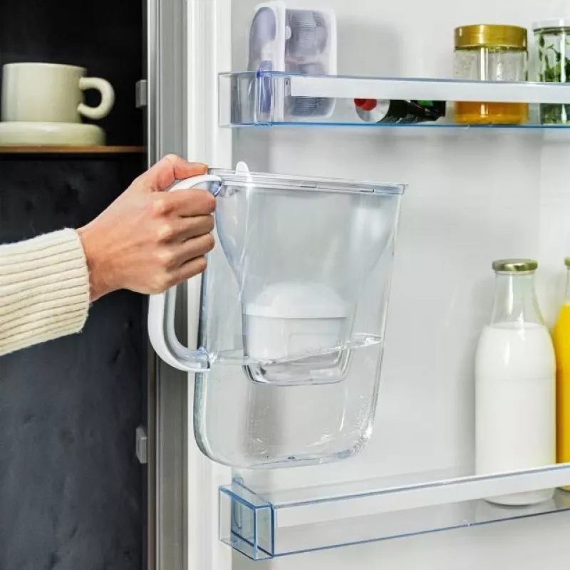 BRITA Wasserfilterkanne Style Essential Graphit mit 4 MAXTRA Pro Filtern, 2,4 L Tank, 1,4 L gefiltert