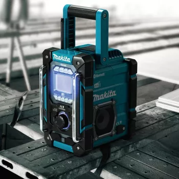 Tragbares Radio Makita DMR301 — DAB/DAB+/FM/AM, USB-A, 18V Li‑Ion, spritzwassergeschützt