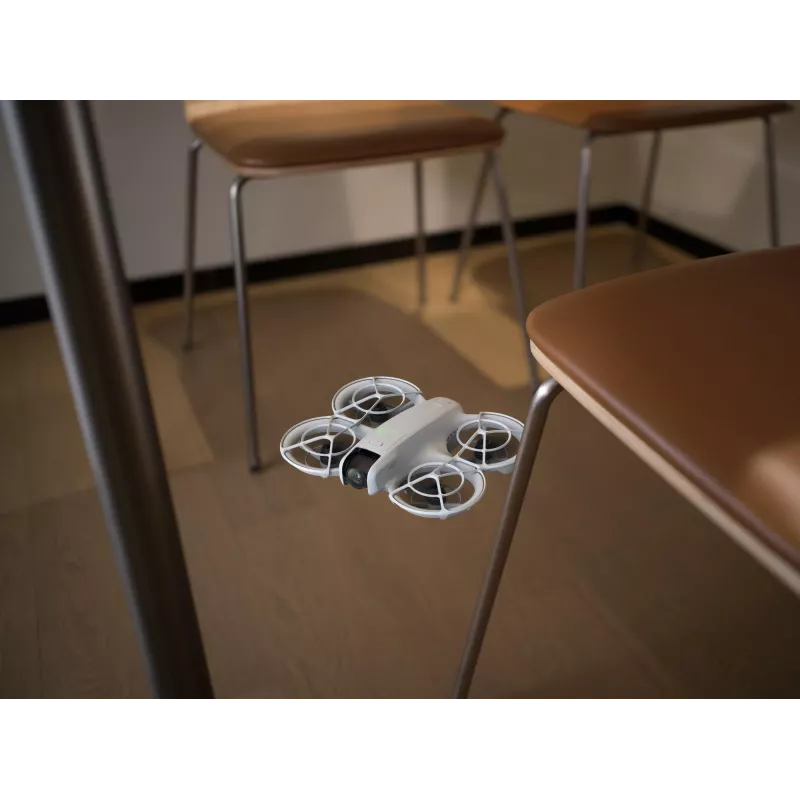DJI Neo Fly More Combo (DJI-RC-N3) leichte 135g Drohne mit 4K Ultra HD Kamera, bis zu 18 Minuten Flugzeit mit 1 Ladung, 3x Akkus, Fernsteuerung