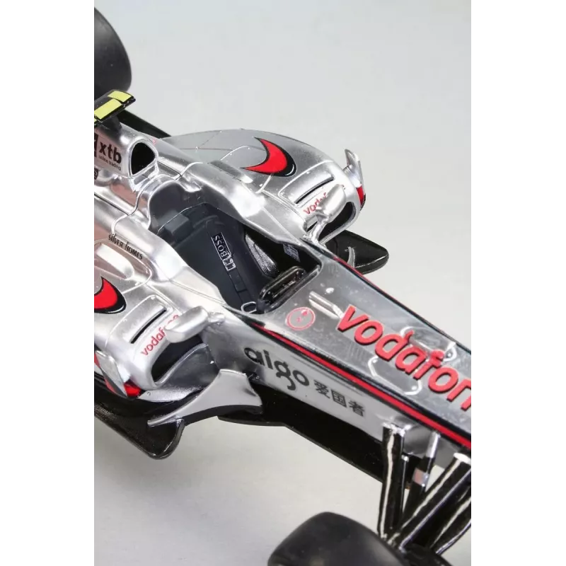 REVELL Plastikmodell McLaren Mercedes MP4-25 Lewis Hamilton — Maßstab 1:24