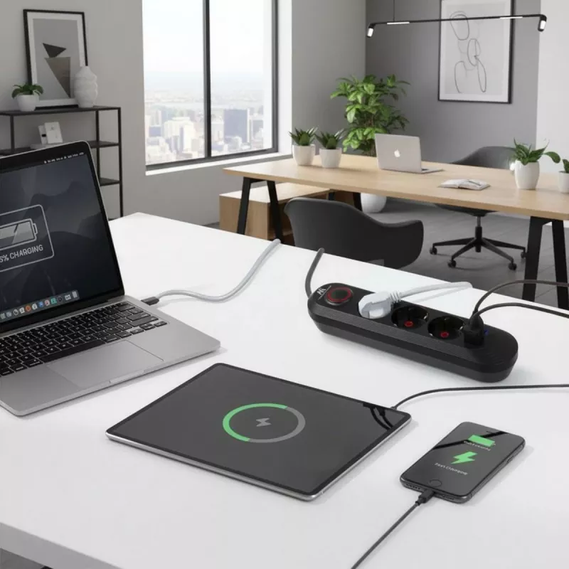 Steckdosenleiste MACLEAN MCE394 B — 3 Steckdosen + 3×USB A, 110–240V, 2,1A USB, 2500W, 1,5 m Kabel, schwarz