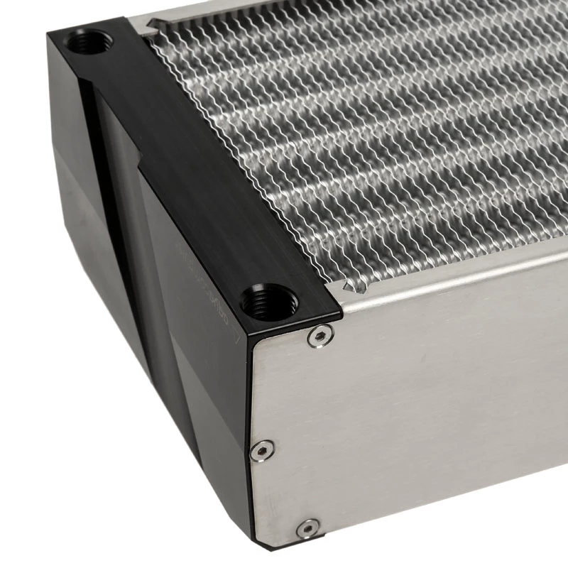 Radiatorblock Aqua-Computer 33706 — Aluminium/Kupfer/Edelstahl, 320×140×73 mm, grau/silber