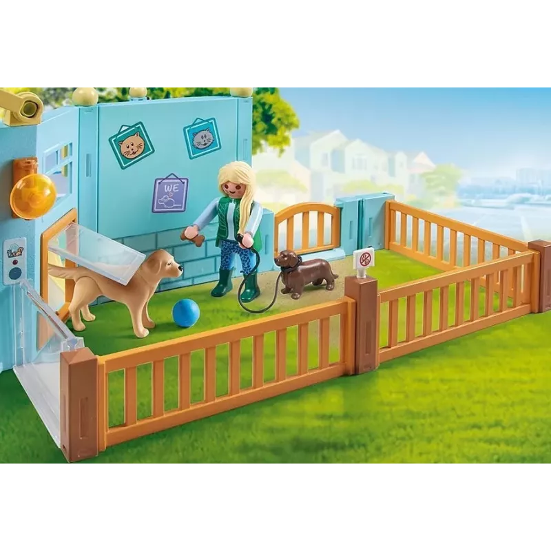 PLAYMOBIL Spielfigur My Life 71742 Tierhotel mit Figuren – Spielset mit Hotelbau und Tierfiguren