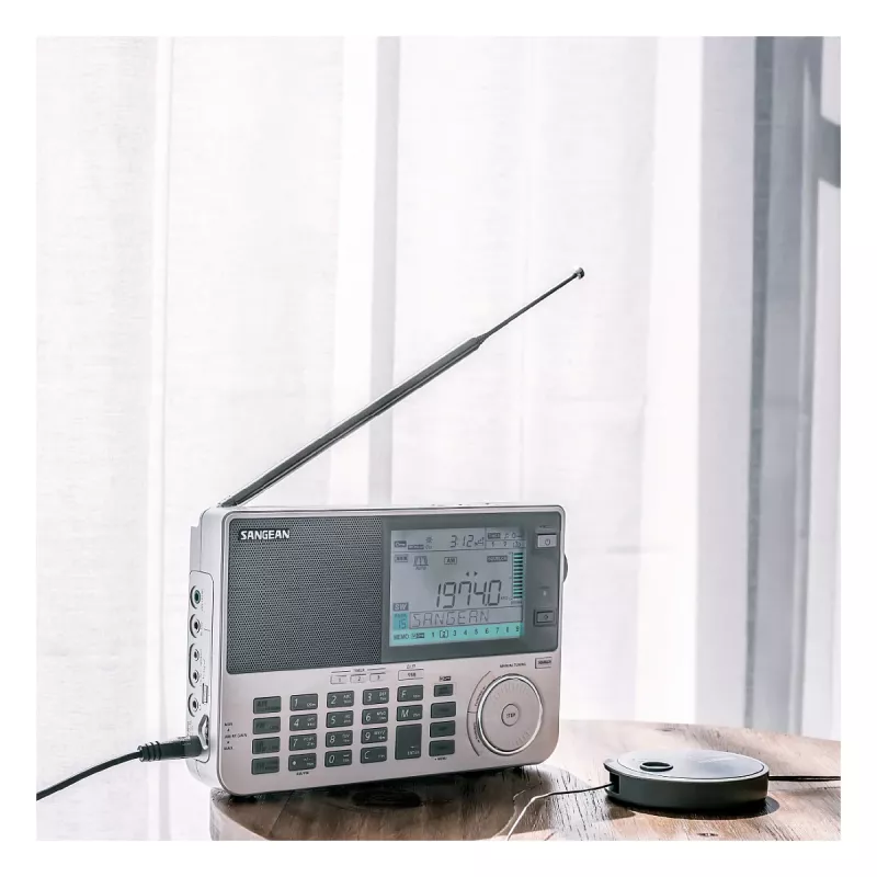 Tragbares Radio Sangean ATS-909 X2 — weiß — AM FM SW digitaler Tuner