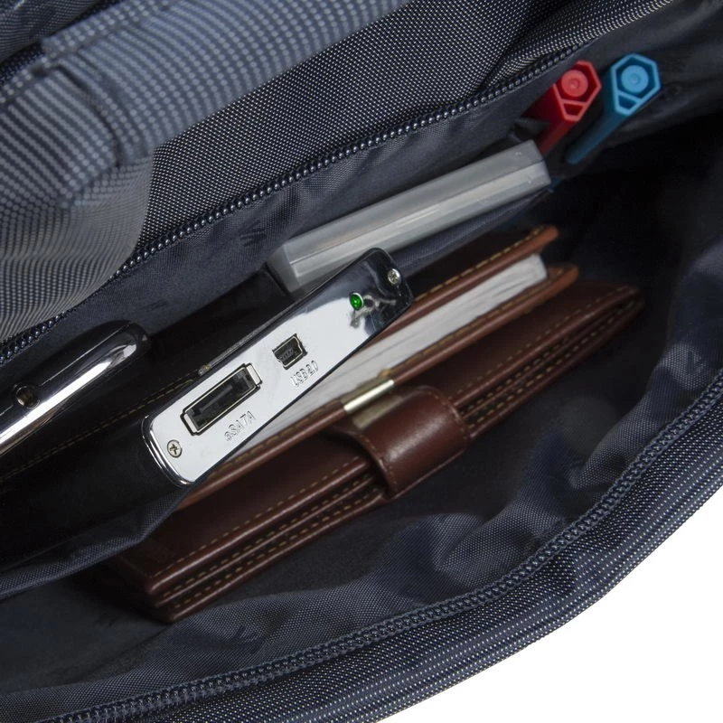 Umhängetasche Rivacase 8221 für Laptops bis 33,8 cm (13,3 Zoll) – Polyester, 0,53 kg