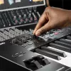 M-Audio Oxygen Pro 49 MIDI-Tastatur-Controller — 49 Tasten, 16 Pads, 9 Fader, OLED-Display, USB, MIDI-Out