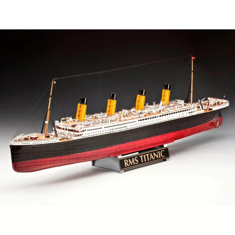 Rv05715 - Revell -1:400 - Geschenkset - 100 Jahre Titanic (Sonderausgabe)