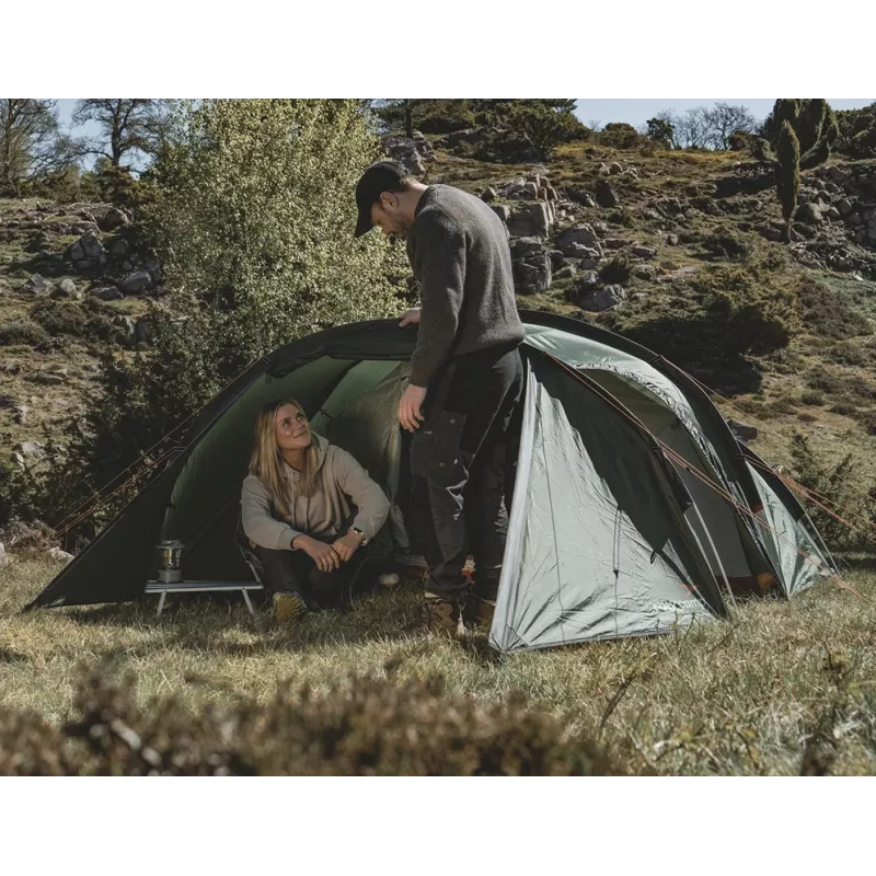 Tunnelzelt Easy Camp Pasvik 4 — 4-Personen, Hartgestell, 3 m wasserdichtes Überzelt, Aluminiumgestänge, dunkelgrün, 2350×4050×1200 mm