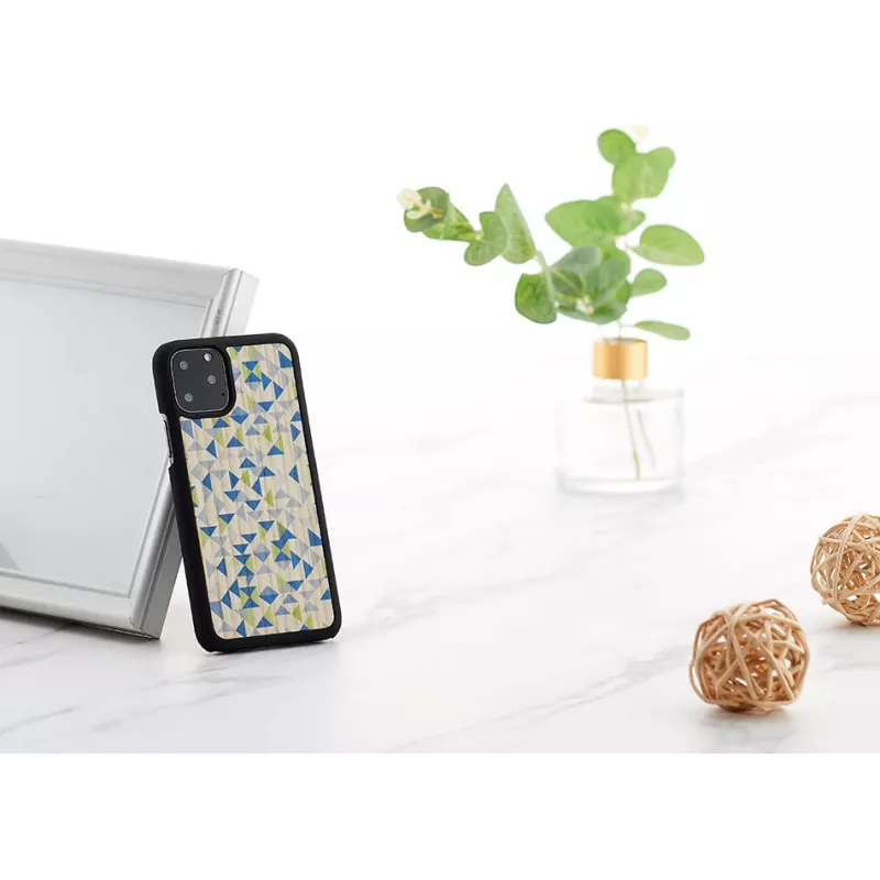 Smartphone-Hülle man and wood für iPhone 11 Pro – blaues Dreieck auf Schwarz, schützende Hartschale