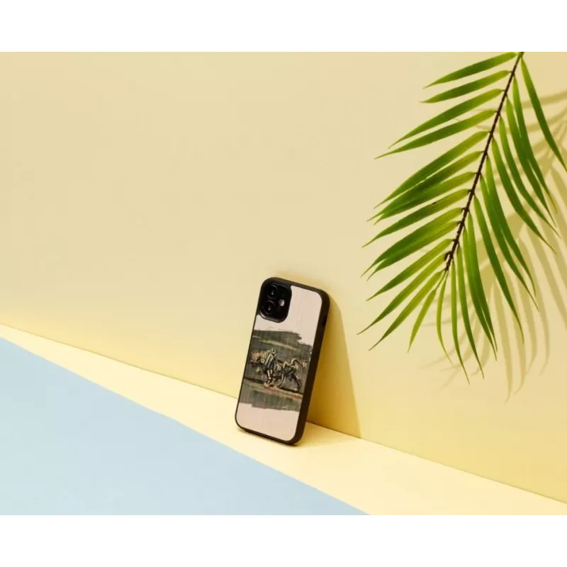 Handyhülle Man and Wood für iPhone 12 mini — weißes Stier-Design