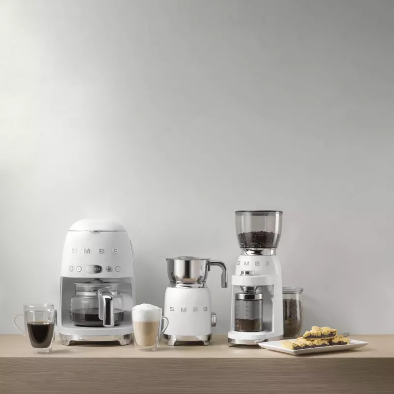Drip coffee maker Smeg 1.4L DCF02WHEU White