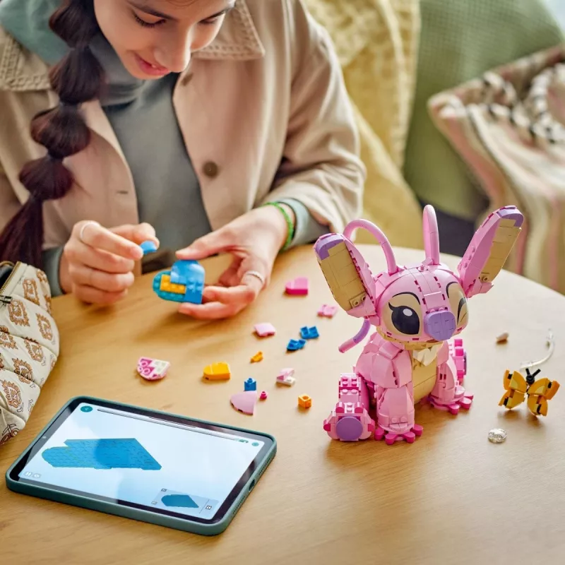 LEGO Disney Sammel-Minimodell Andzia Angel 43257 — 784 Teile, 250 mm Höhe, für Kinder ab 9 Jahren