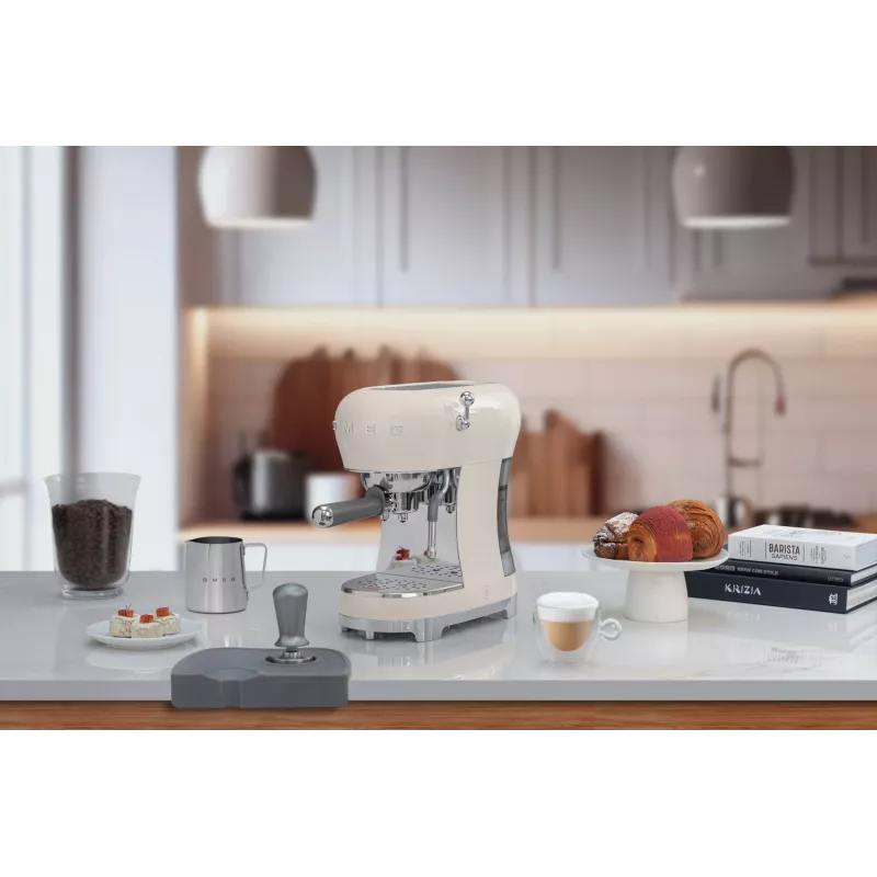 SMEG Kaffeemaschine creme