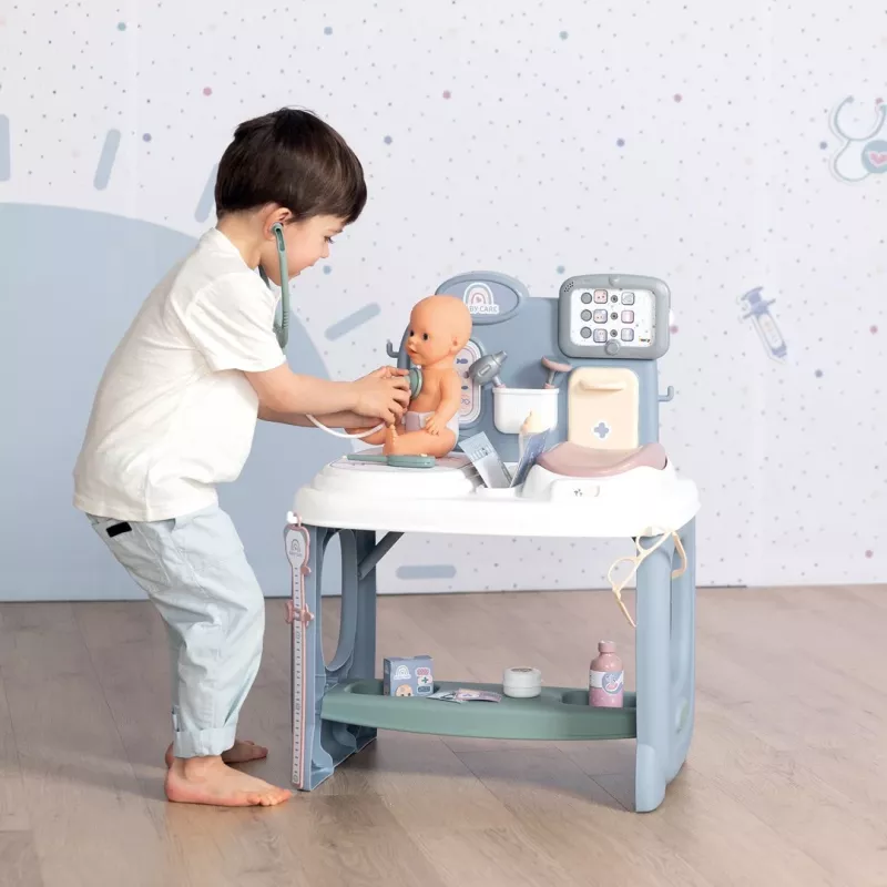 Smoby Baby Care Center Modell 2024 240305 mit Zubehör und interaktiven Funktionen