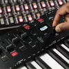 M-Audio Oxygen Pro 49 MIDI-Tastatur-Controller — 49 Tasten, 16 Pads, 9 Fader, OLED-Display, USB, MIDI-Out