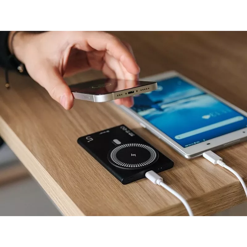 Tragbarer Ladegerät TRACER AirMag2 — 5000 mAh, MagSafe-kompatibel, USB-C PD 20W, kabelloses Laden, 115 g, 1 Anschluss