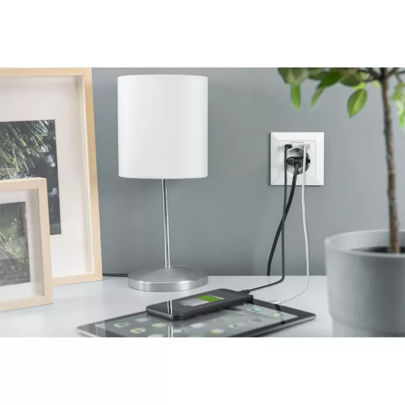 DIGITUS DA-70615 - Steckdosenauslass - 2P+E - Typ F, USB, USB Type C - mit Verschluss - 1 Steckdose, 2 USB-Anschlüsse - 2.8 A - weiß, RAL 9003