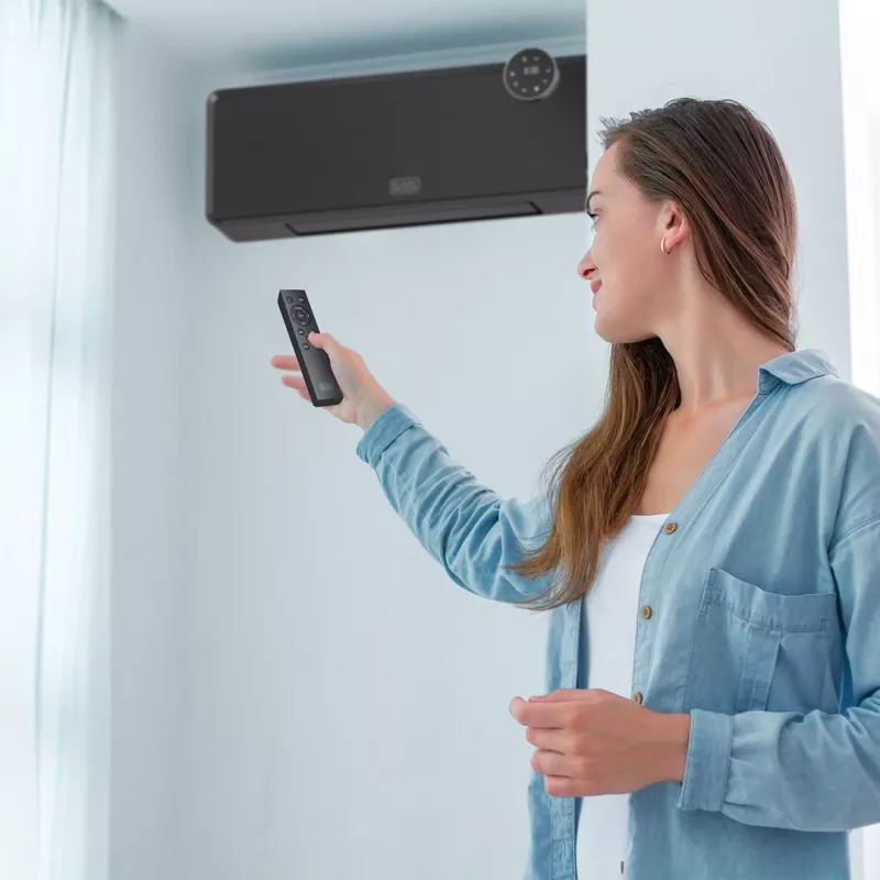 Wandheizgerät Schwarz & Decker BXWSH2001E 2000W, einstellbarer Thermostat, IP22, LED-Anzeige, Fernbedienung, wandmontierbar