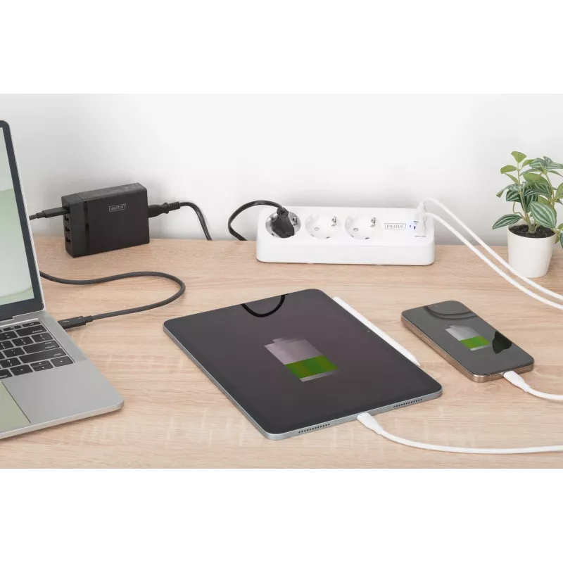 Mehrfachsteckdose DIGITUS 3-fach mit 2×USB-A und 1×USB-C, 3 AC-Steckdosen Typ E/F, 1,5 m Kabel, weiß