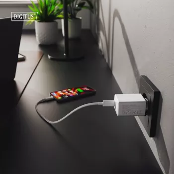 AC USB-Ladegerät DIGITUS 20W, 1x USB-C, 1x USB-A, Eingang 100–240V, Weiß