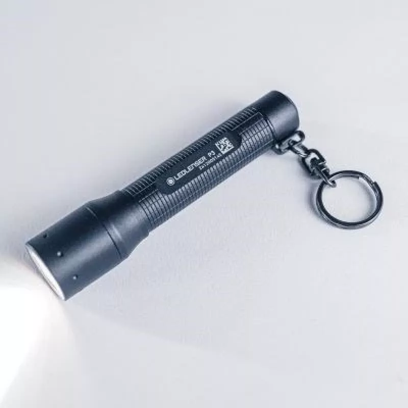 Schlüsselanhänger-Taschenlampe Ledlenser P3 Schwarz — kompakte Aluminium-LED-Taschenlampe, AAA, bis zu 130 lm, IP54, 3 Leistungsstufen