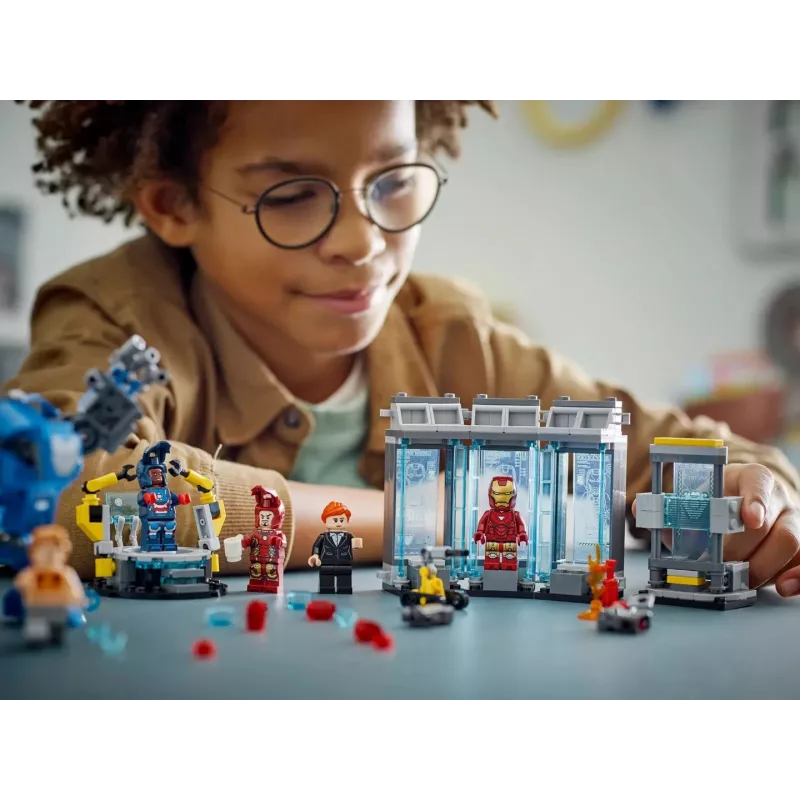 LEGO Marvel Iron Man Laboratorium Rüstkammer 76315 Spielset – 384 Teile, 5 Minifiguren, Präsentationsbereich