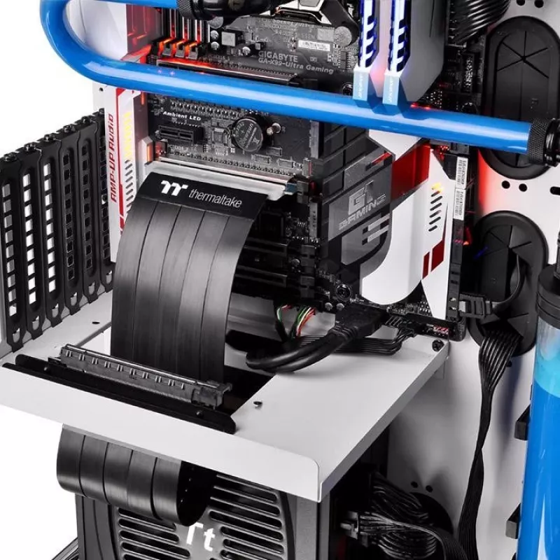 Thermaltake AC-045-CN1OTN-C1 Schnittstellenkarten/Adapter Intern PCIe