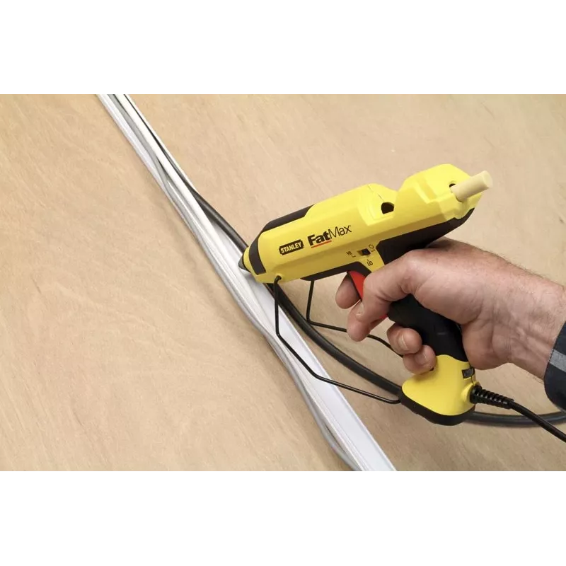 Heißklebepistole STANLEY FatMax GR 100 R 200 W, 18,83 g/min Ausstoß, AC-betrieben, 1 min Aufwärmzeit, schwarz/gelb