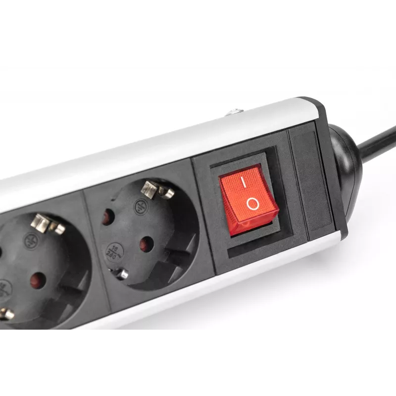 Digitus 6-fach Büro-Steckdosenleiste mit 3x USB-Anschlüssen 1,5 m Kabel