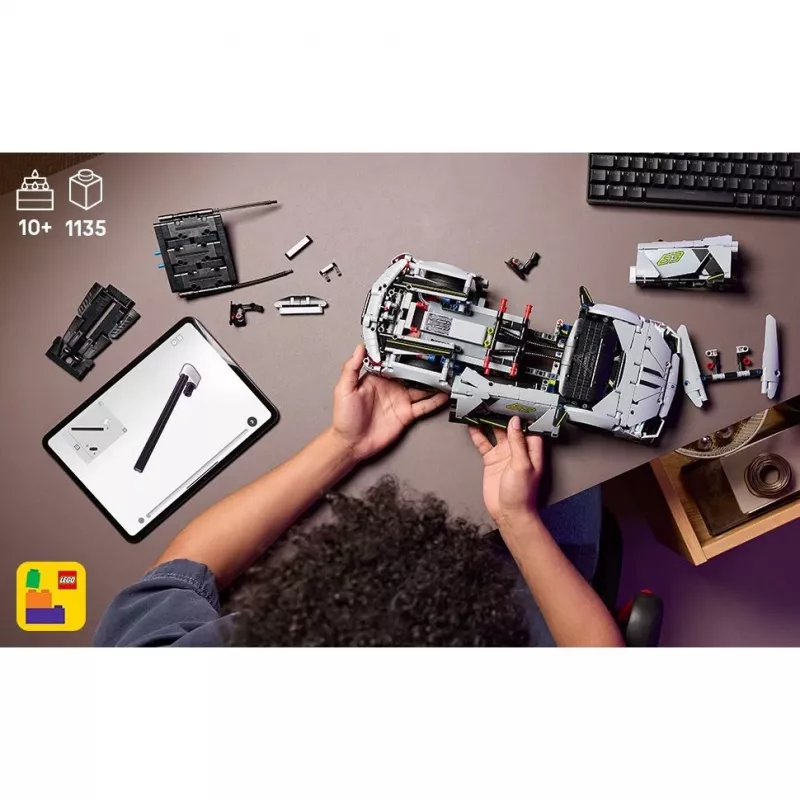 LEGO Technic Supercar Lamborghini Revuelto 42214 — 1:10 scale detailed model kit, 1,135 pieces