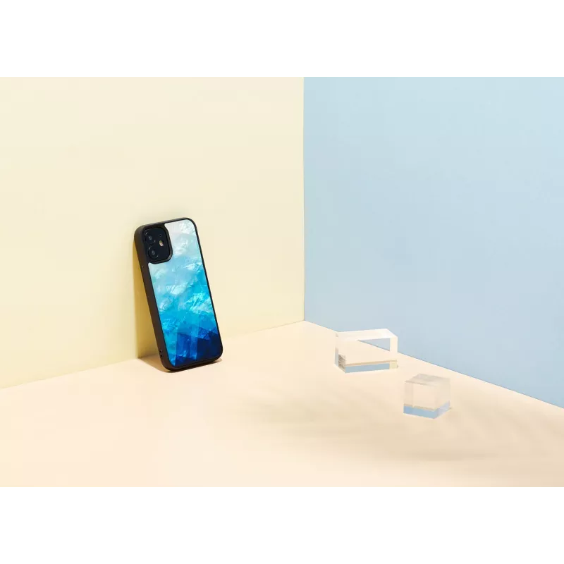 iKins Schutzhülle für Apple iPhone 12 mini — blauer See mit schwarzen Akzenten