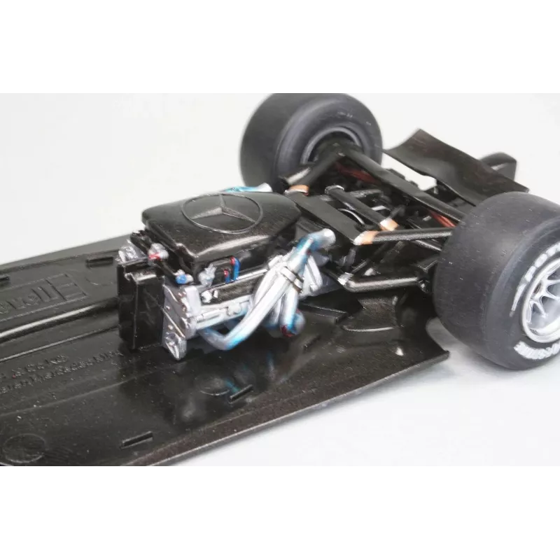 REVELL Plastikmodell McLaren Mercedes MP4-25 Lewis Hamilton — Maßstab 1:24