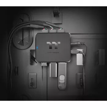 Thermaltake H200 PLUS Interne USB-Hub – TT Premium Edition – Hub – 3 x USB 2.0 + 3 x USB 2.0 (intern)