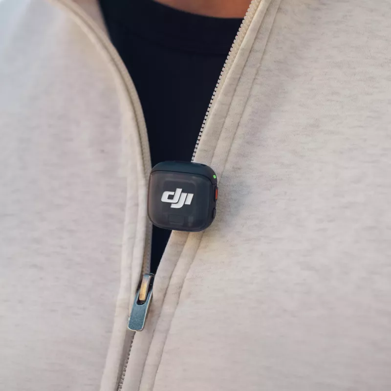 Drahtloser Bodypack-Sender DJI MIC 3 – kompakter tragbarer Mikrofonsender, Schwarz/Grau