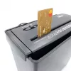 AKTENVERNICHTER - Dokumentenvernichter. Schneidet Papier, Folie, CD/DVD-Discs, Kreditkarten. (MT215)